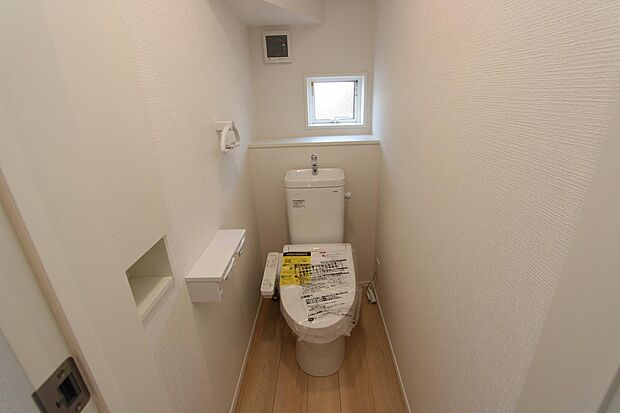 写真は1階トイレですが、2階にもあります♪