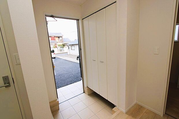大きなシューズクローゼットが付いています♪
