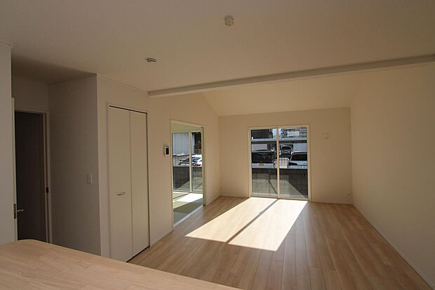 カウンターキッチンは、お子様の様子を家事をしながら見れるので安心♪