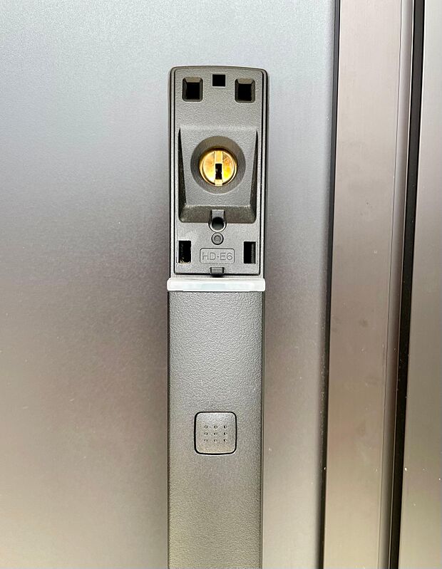 設定でオートロックもできる電子キー♪かざすだけで開閉ができてとっても楽々♪