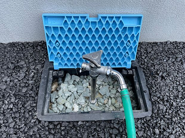 外水栓があるので自宅で洗車も可能♪