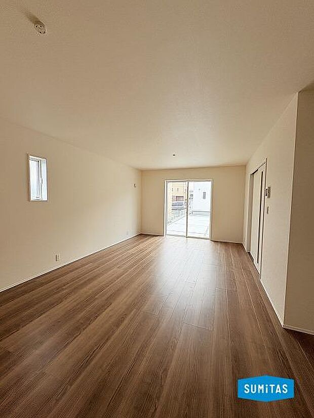 温かみのある床の色でリラックスできそう♪