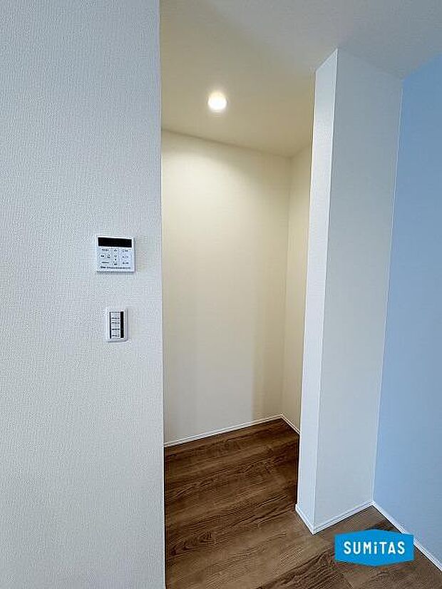 キッチン横にはパントリー付♪食品のストックなどが出来ちゃいます◎