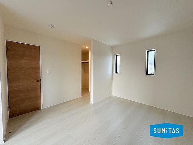 ワイドなウォークインクローゼット完備♪