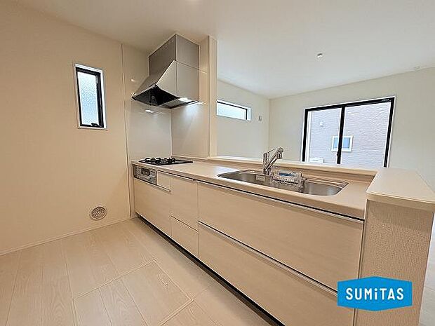 対面式キッチンで家族との会話も弾む♪