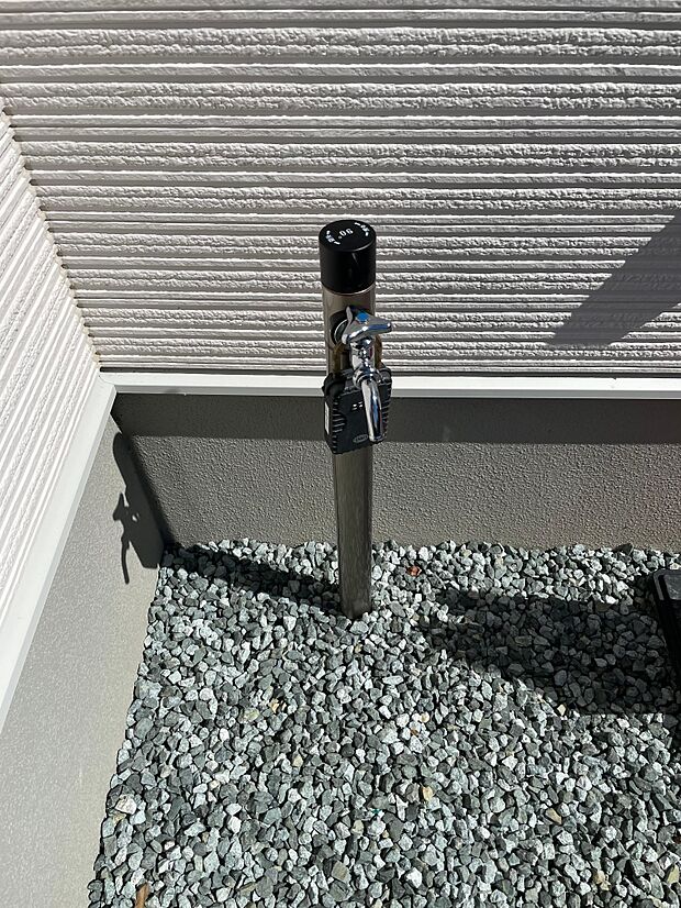 外立水栓があるので自宅で洗車も可能♪