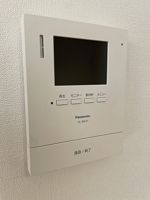 インターホンのモニターで来客者の顔が確認できて安心です♪録画や音量調整などの機能も付いています♪             