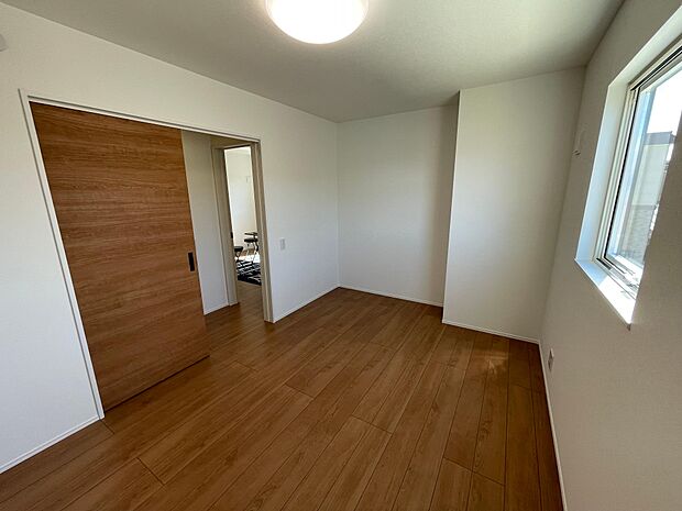 もうひとつの2階居室はお子さんの成長に合わせて活用できます♪