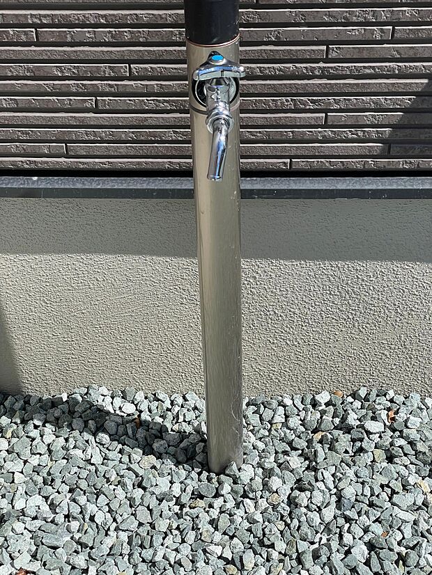 外立水栓があるので自宅で洗車も可能♪