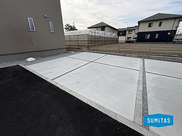 並列2台駐車可能です◎（車種によります）