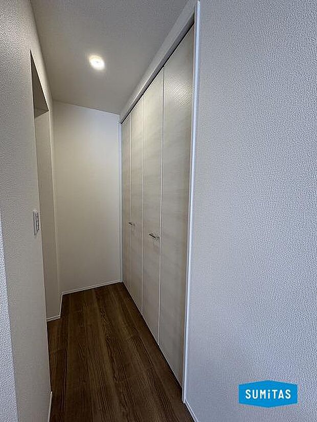 キッチン裏には収納付き◎