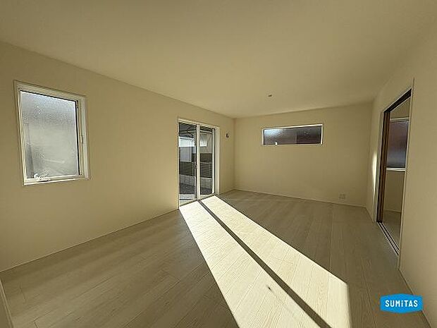 日差しがしっかり入る明るいリビング♪