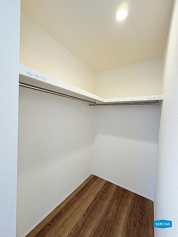 2階洋室6.0帖のウォークインクロゼット