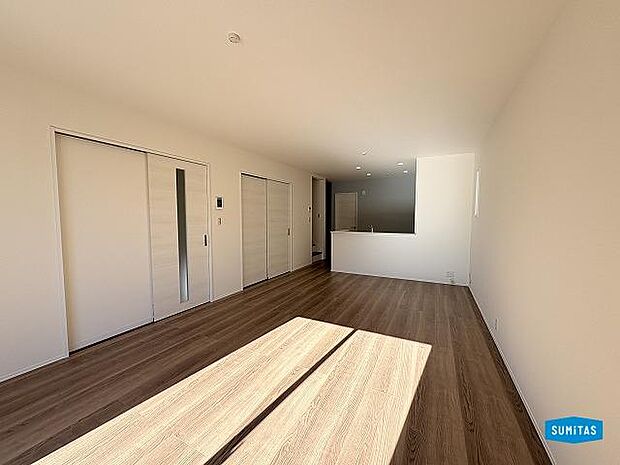 家族で過ごすLDKは広々としています♪