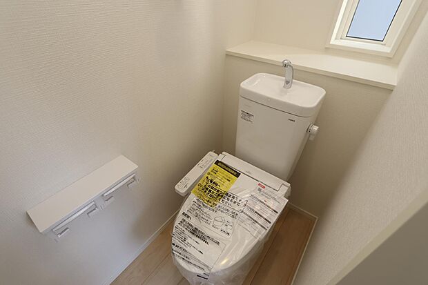 写真は1階トイレですが、2階にもあります♪