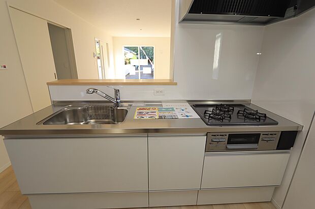3口ガスコンロ付きのシステムキッチン♪