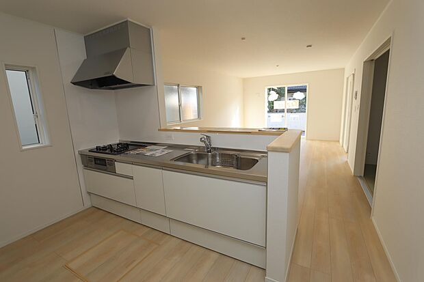 カウンターキッチンは、お子様の様子を家事をしながら見れるので安心♪