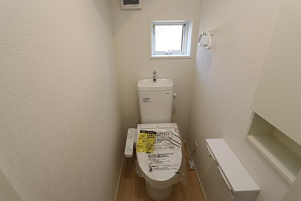 写真は1階トイレですが、2階にもあります♪