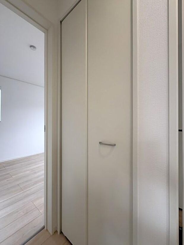 2階廊下にある収納スペースです♪