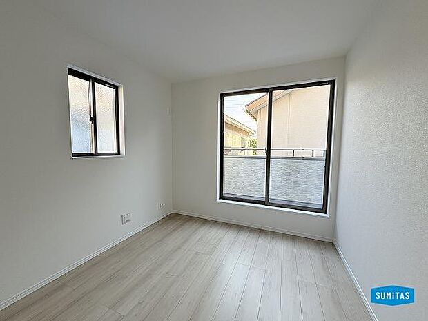 2階洋室5.25帖。こちらの部屋からもバルコニーへ出られます。