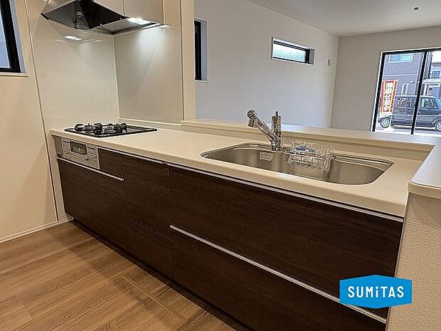 対面式キッチンでお子様の様子が見られて安心♪