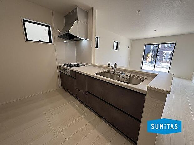 対面式キッチンでお子様の様子が見られて安心◎