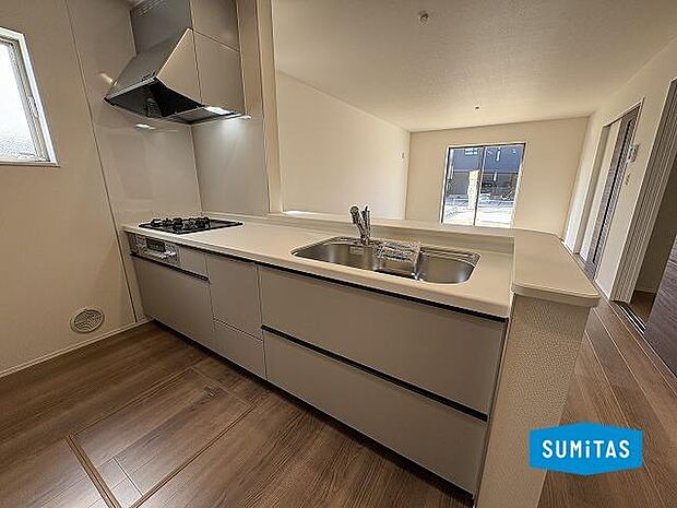 対面式キッチンでお子様の様子が見られて安心◎