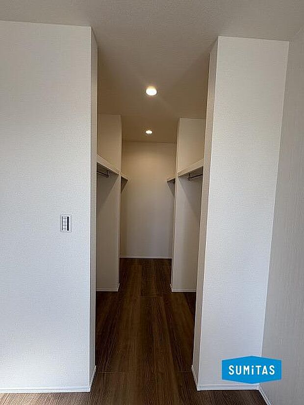 ウォークインクロゼット付で収納豊富♪