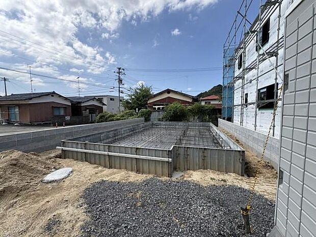 松山市内の銀行でしたら、どちらも提携しておりますので、お客様の支払い方や借り入れ状況に応じて、一番合ったご提案をさせていただきます♪