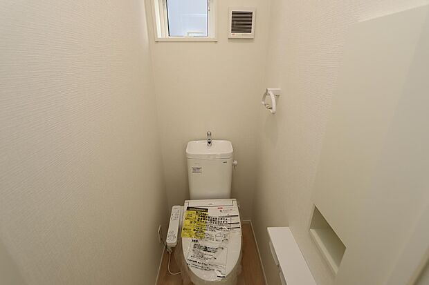 写真は1階トイレですが、2階にもあります♪