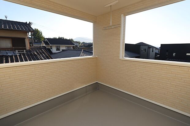 ルーフバルコニーは外出時の急な雨にも安心♪