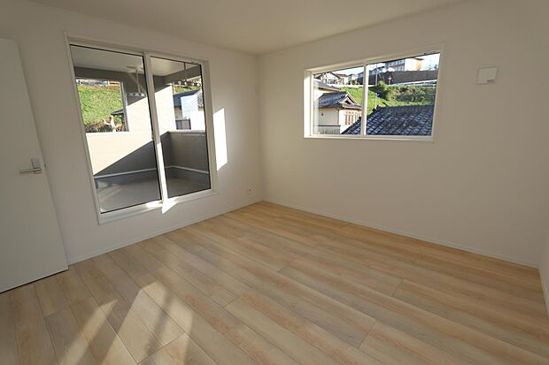 2階の洋室　全室2面採光です♪