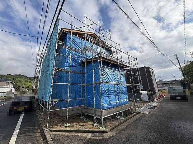 前面道路は北・西側ともに幅員約4m以上あり、車1台が余裕をもって通行でき、駐車もスムーズで安心です♪