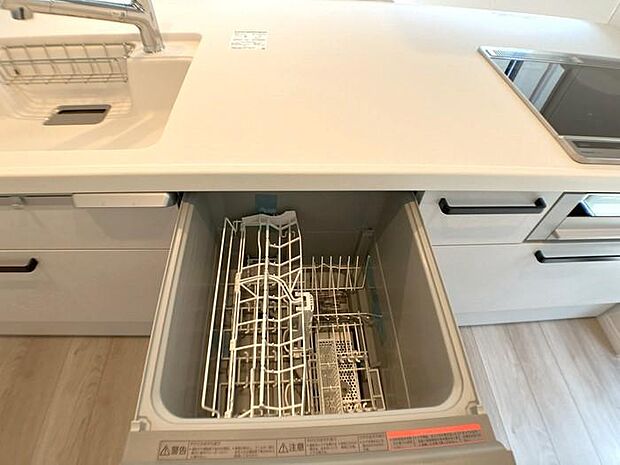 ※食洗器イメージです。SUMiTASの新築戸建には食洗器が備え付けられております♪食器を洗う時間を短縮♪家族との憩いの時間に繋がりますね♪