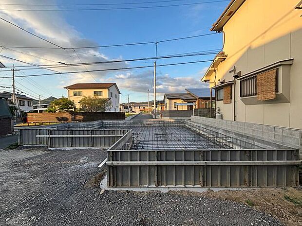 住宅ローン、資金計画の相談もお気軽に♪お客様のライフプランに沿ってご提案させて頂きます♪松山市内の銀行でしたら、どちらも提携しておりますので、お客様の支払い方や借り入れ状況に応じて、一番合ったご提案を