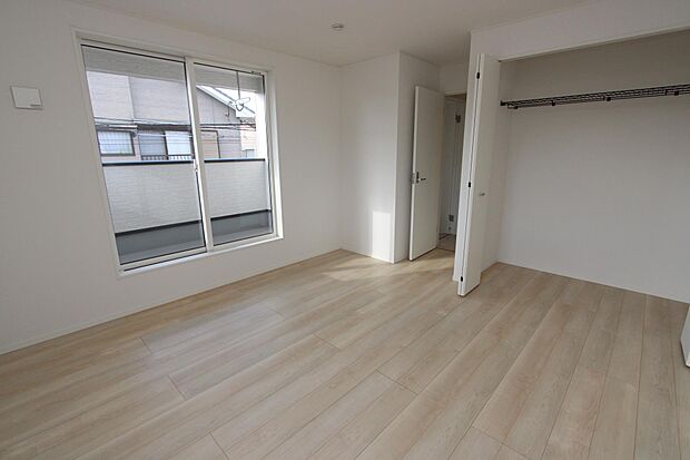 2階は全室6帖以上♪