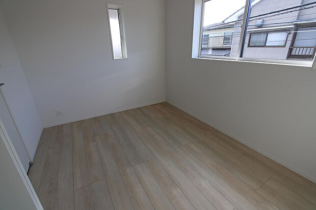 2階の洋室　全室2面採光です♪