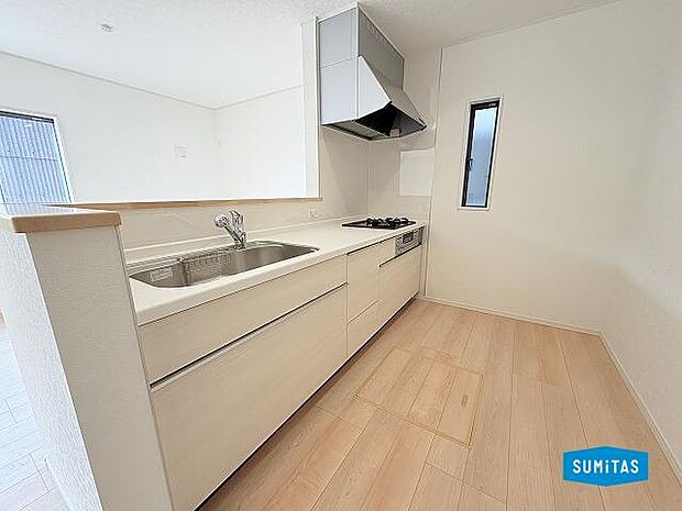 床下収納付きの収納豊富なキッチン♪