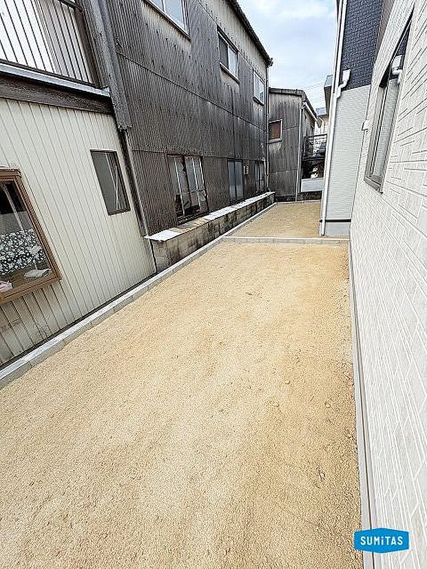 お子様とプール遊びやシャボン玉遊びも出来るお庭♪