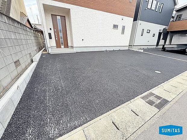 並列2台駐車可能です◎（車種によります）