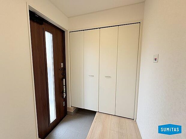 たっぷり収納付き玄関◎