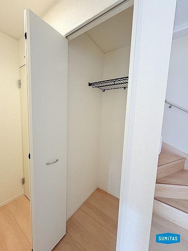 1階ホール収納は多用途にお使いいただけます♪