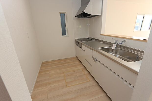 ※画像はイメージです飲み物や缶詰の保存に便利な床下収納付き♪