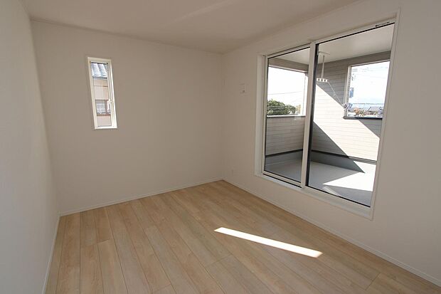 2階の洋室 全室2面採光です♪