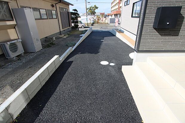 駐車場3台可能♪縦列駐車となります