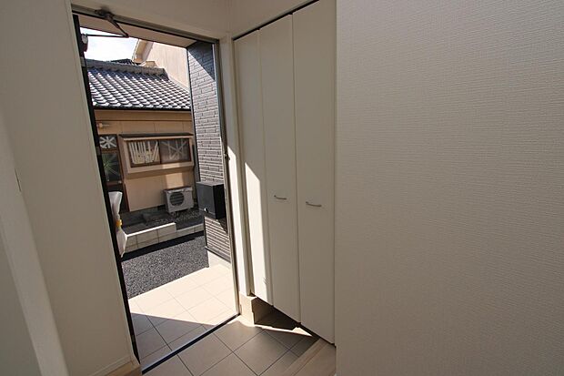 大きなシューズクローゼットが付いています♪