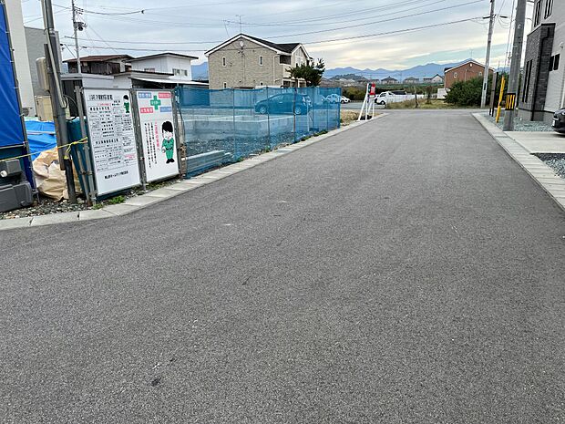 前面道路は幅員6mとゆったり♪