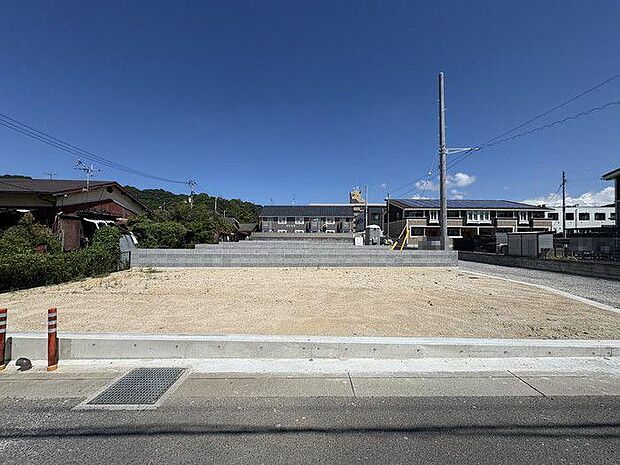 敷地内に並列で2台駐車可能♪来客時や2台持ちの方にも嬉しい、ゆとりのある駐車スペースです♪