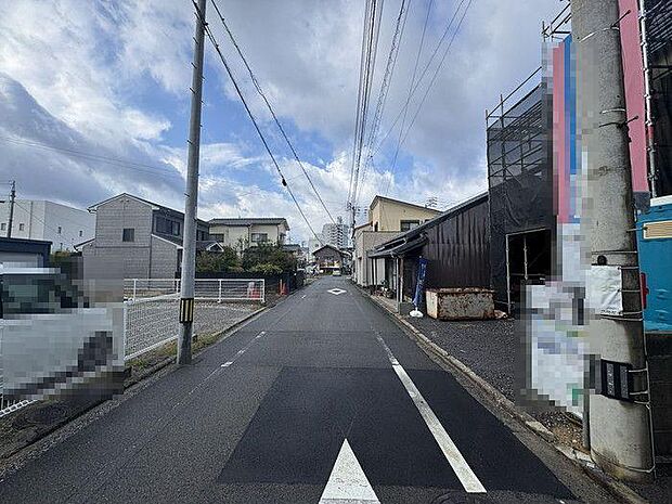 バス停・駅まで徒歩約3分♪市内中心地にも行く路線で、通勤や通学にも便利です♪