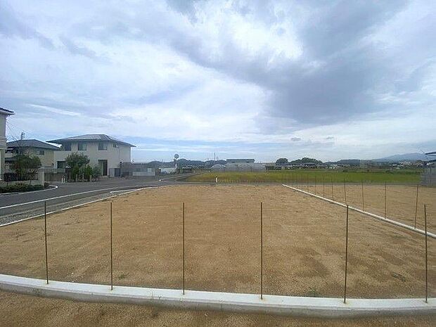 松山市内の銀行でしたら、どちらも提携しておりますので、お客様の支払い方や借り入れ状況に応じて、一番合ったご提案をさせていただきます♪